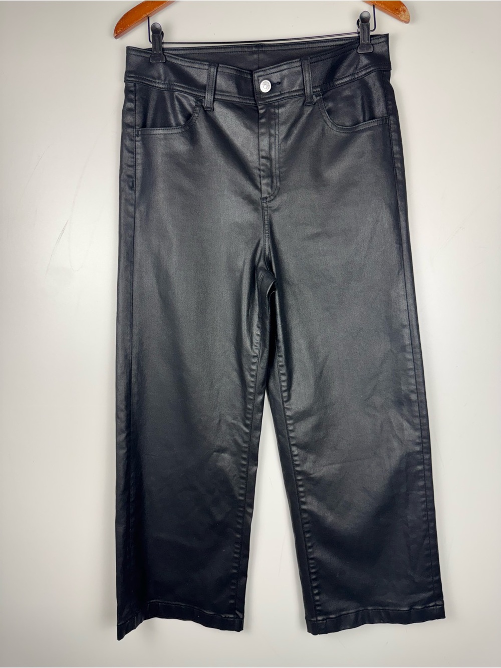 Chico's Size 1.5 US 10 Black Coated Faux Leather Wide Leg Cropped Pants Stretch